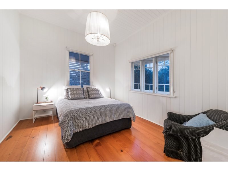 19 Pine Street, Hamilton QLD 4007