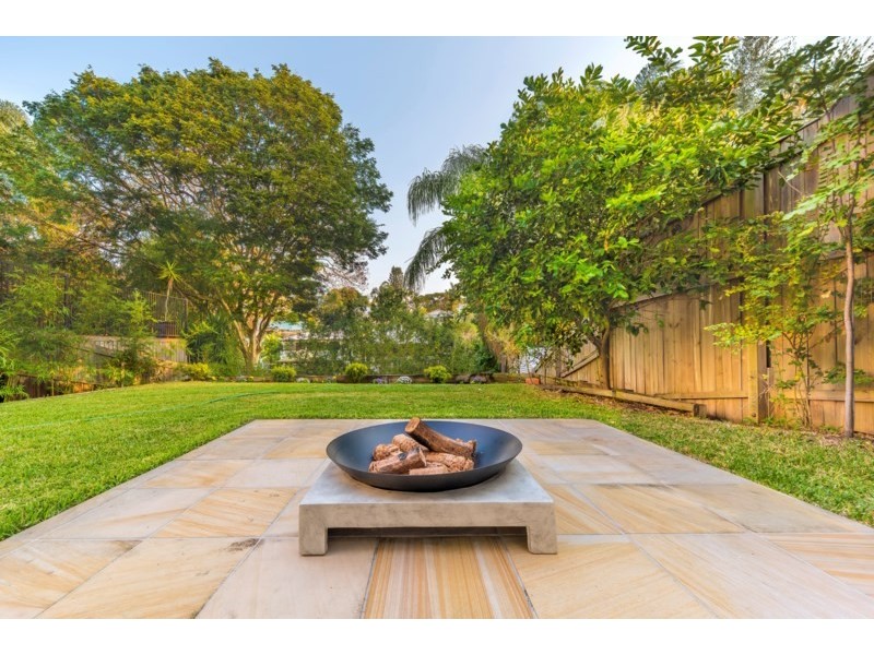 19 Pine Street, Hamilton QLD 4007