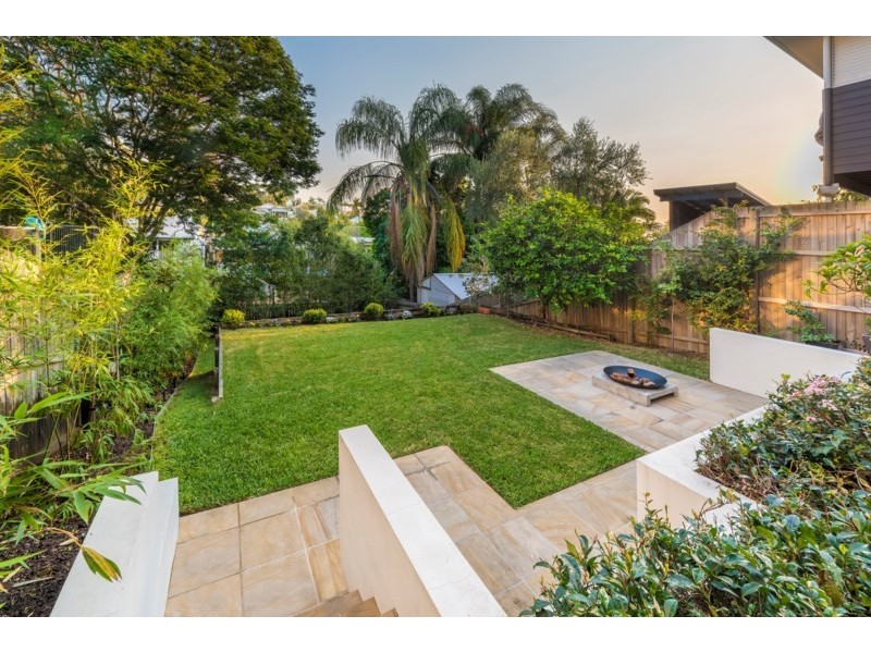 19 Pine Street, Hamilton QLD 4007