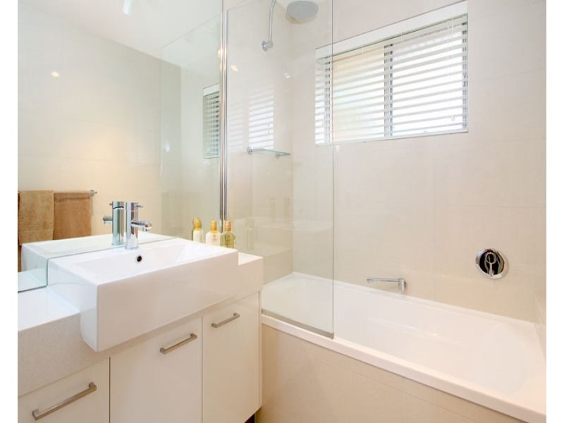 3/104 Windermere Road, Hamilton QLD 4007