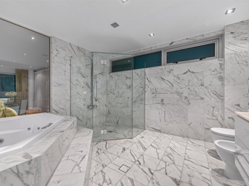 23 Hillside Crescent, Hamilton QLD 4007