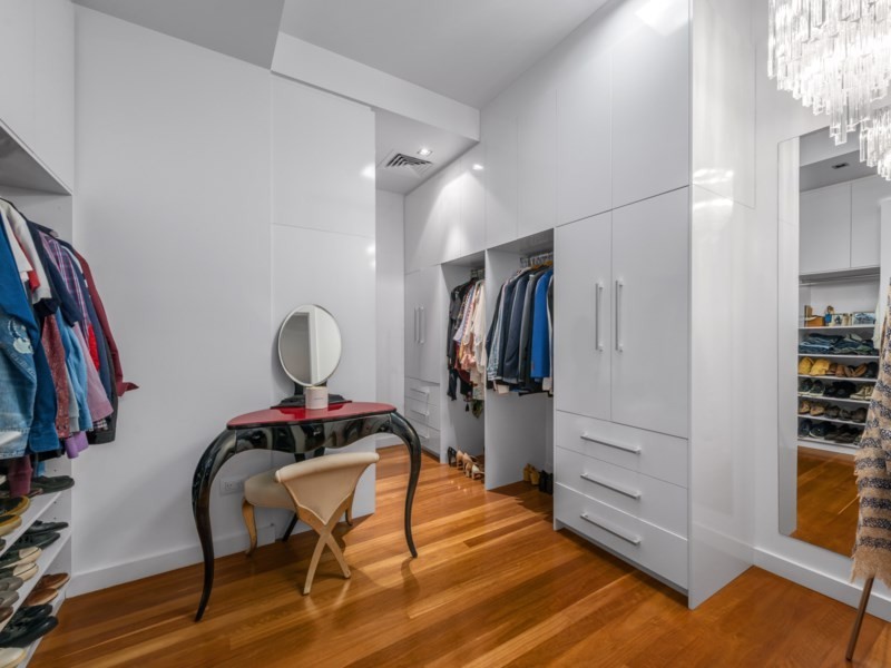 23 Hillside Crescent, Hamilton QLD 4007