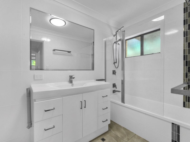 4/24A Crescent Road, Hamilton QLD 4007