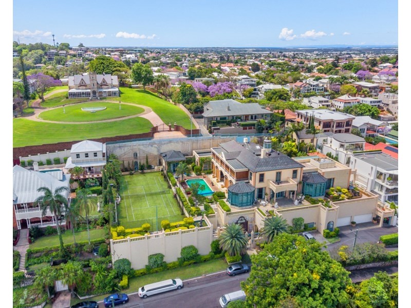 36 Dickson Terrace, Hamilton QLD 4007