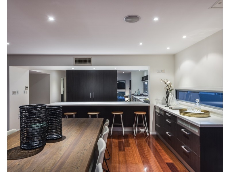 3 Majestic Outlook, Seven Hills QLD 4170