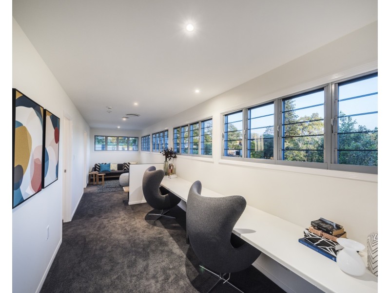 3 Majestic Outlook, Seven Hills QLD 4170