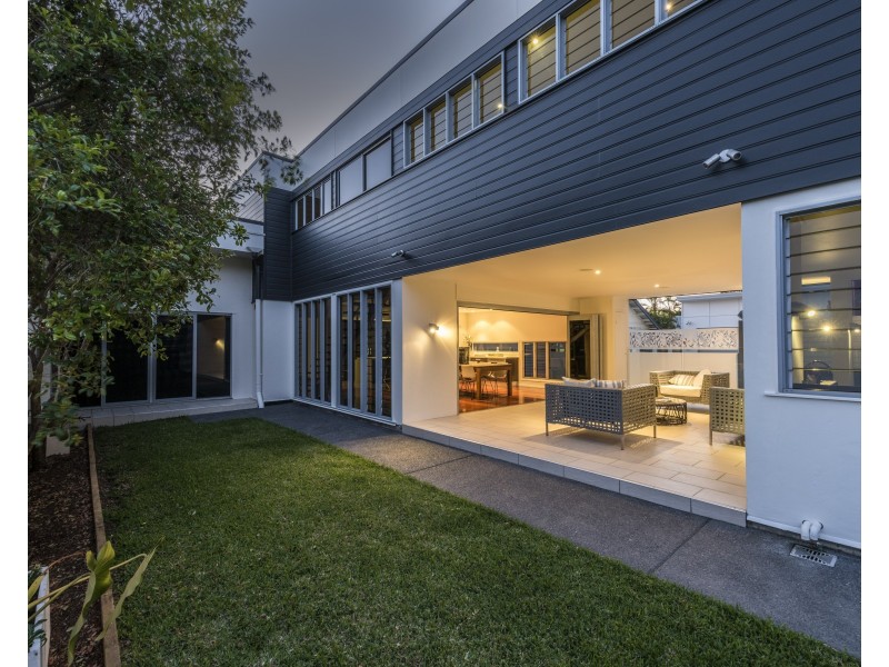 3 Majestic Outlook, Seven Hills QLD 4170