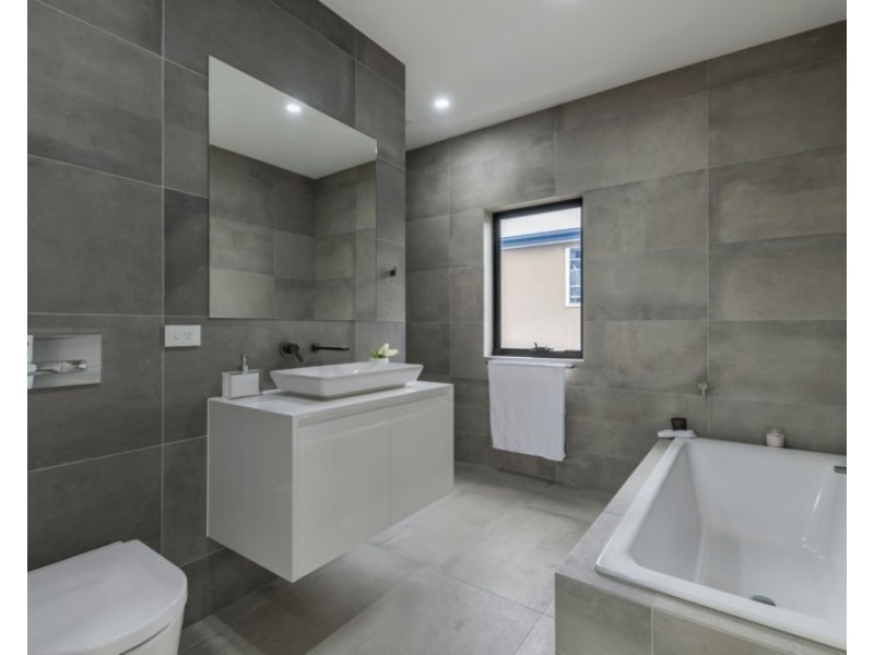 33 Joynt Street, Hamilton QLD 4007