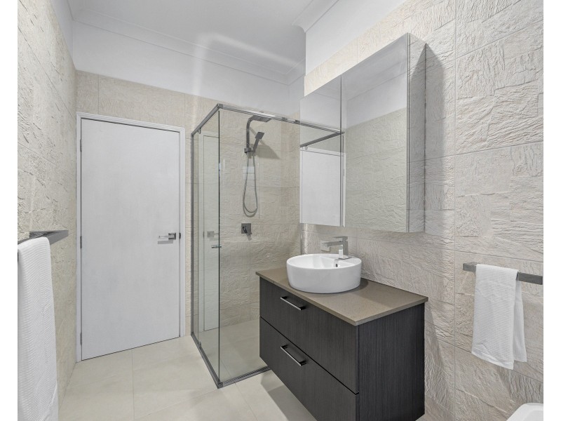 36 Dickson Terrace, Hamilton QLD 4007