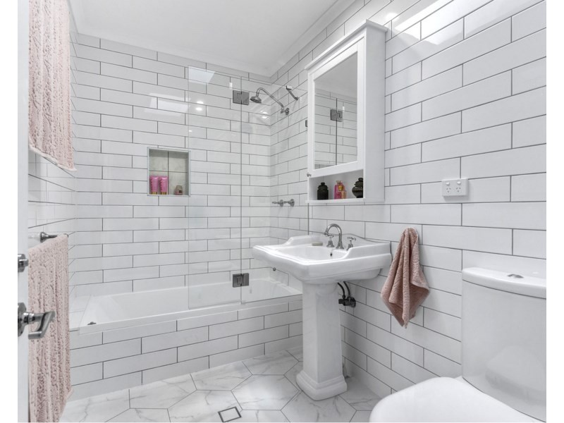 4 Corner Street, Brighton QLD 4017