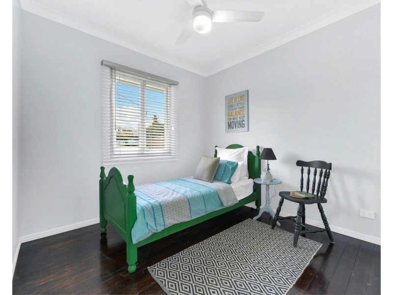 4 Corner Street, Brighton QLD 4017