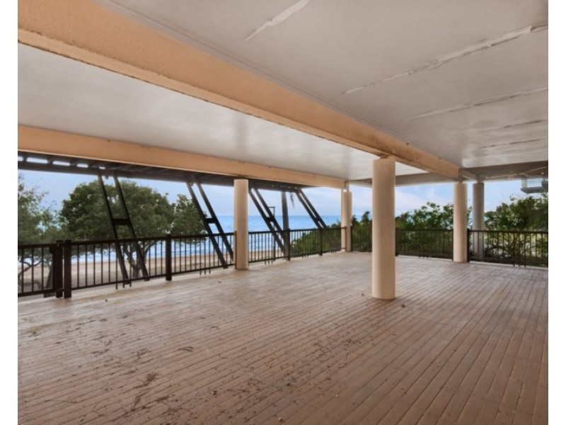 132 Prince Edward Parade, Scarborough QLD 4020