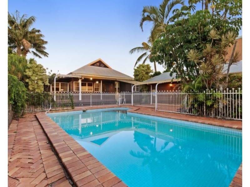 132 Prince Edward Parade, Scarborough QLD 4020