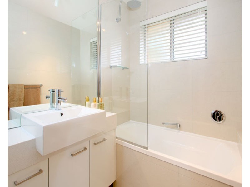 3/104 Windermere Road, Hamilton QLD 4007