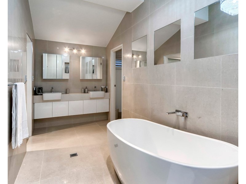 3 Crescent Road, Hamilton QLD 4007