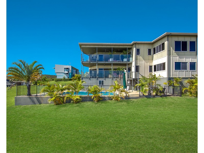 8 Cowry Close, Tangalooma QLD 4025