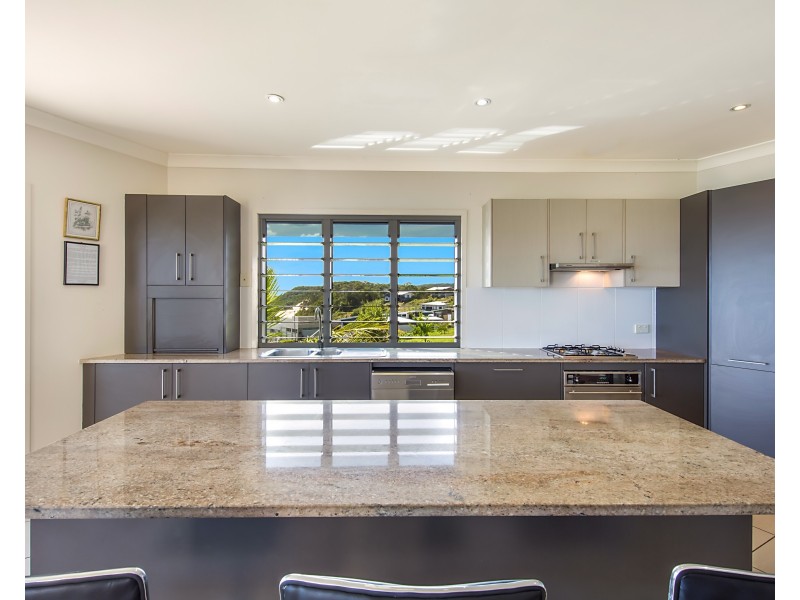 8 Cowry Close, Tangalooma QLD 4025