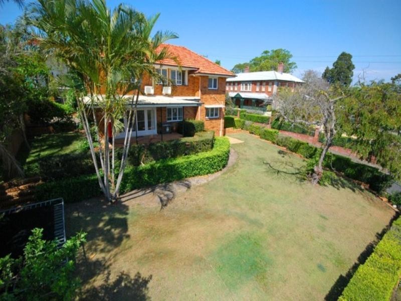 19 Circe Street, Hamilton QLD 4007