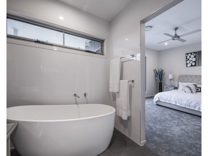 12 Mein Street, Hendra QLD 4011