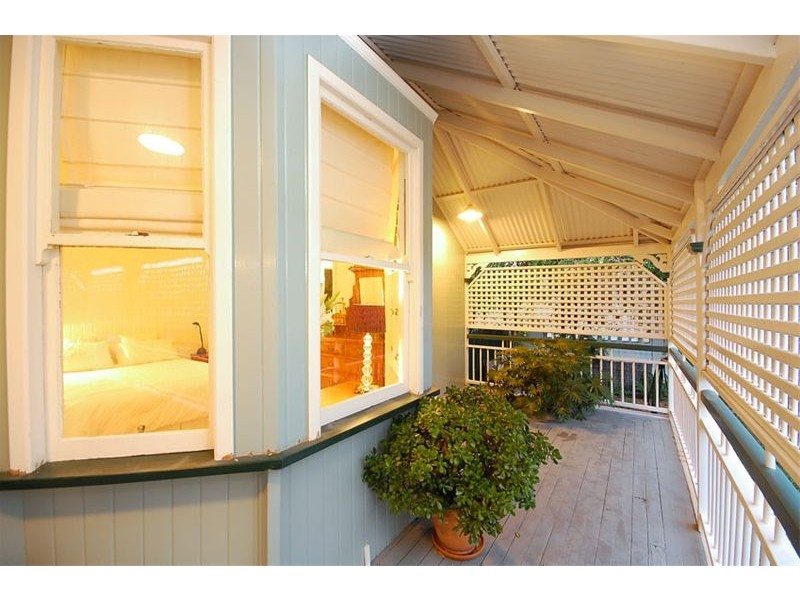 16 Miles Street, Clayfield QLD 4011