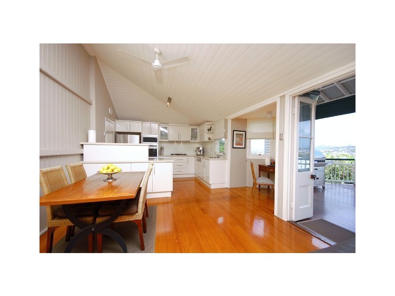 16 Miles Street, Clayfield QLD 4011