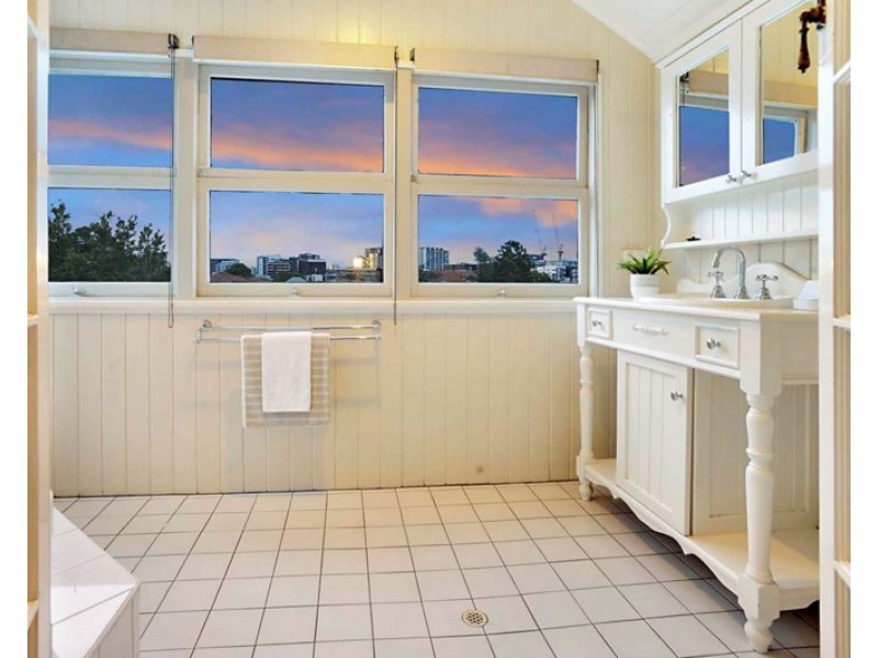 18 Davidson Terrace, Teneriffe QLD 4005