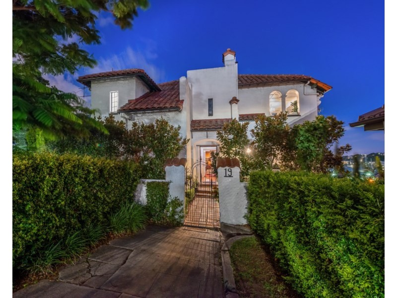 19 Hillside Crescent, Hamilton QLD 4007