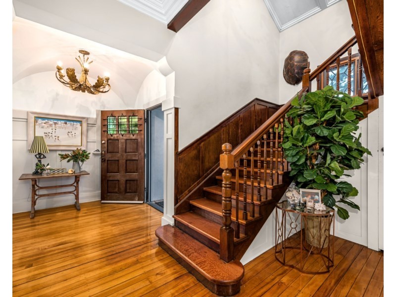 19 Hillside Crescent, Hamilton QLD 4007