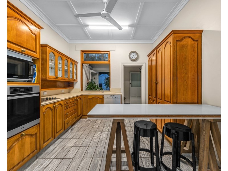 19 Hillside Crescent, Hamilton QLD 4007