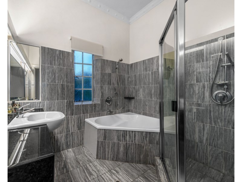 19 Hillside Crescent, Hamilton QLD 4007