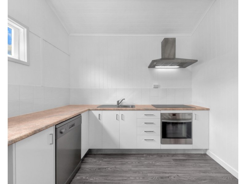 11 Bradley Avenue, Kedron QLD 4031