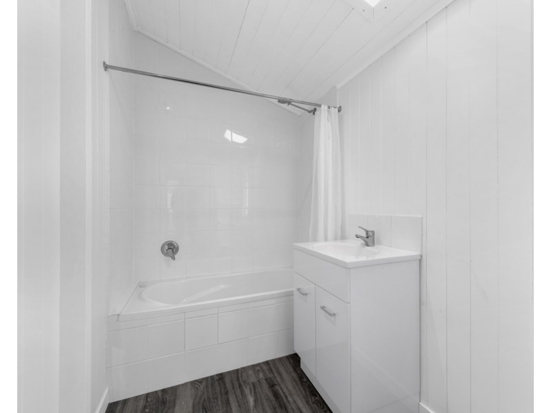 11 Bradley Avenue, Kedron QLD 4031