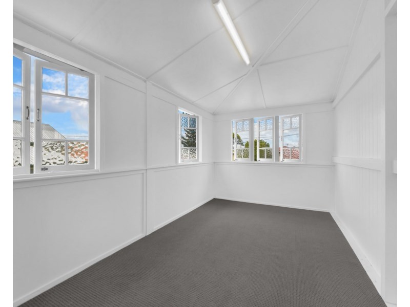 11 Bradley Avenue, Kedron QLD 4031