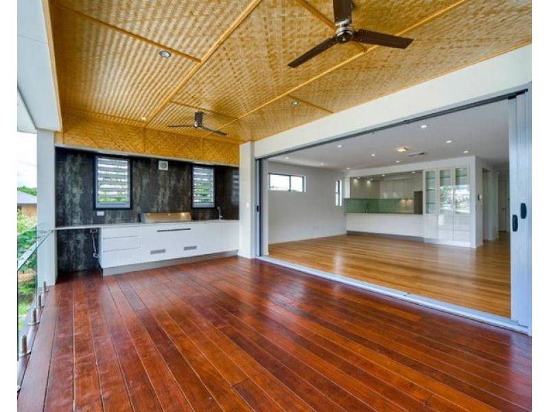 11 Pine Street, Hamilton QLD 4007