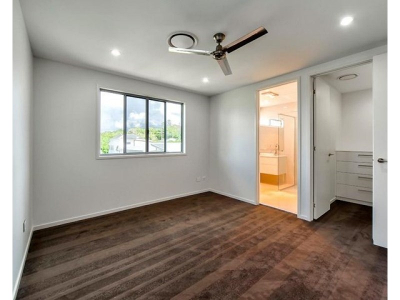 11 Pine Street, Hamilton QLD 4007