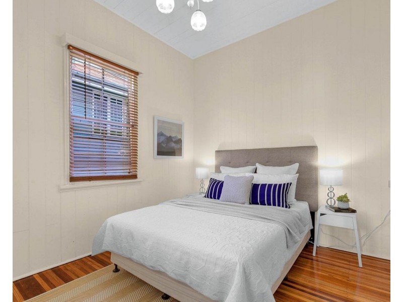 18 Hammond Street, Red Hill QLD 4059