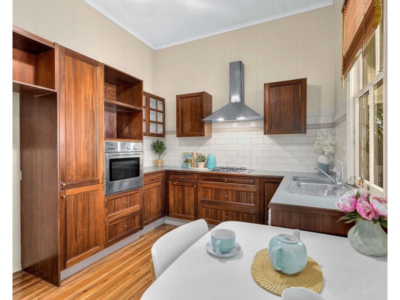 18 Hammond Street, Red Hill QLD 4059