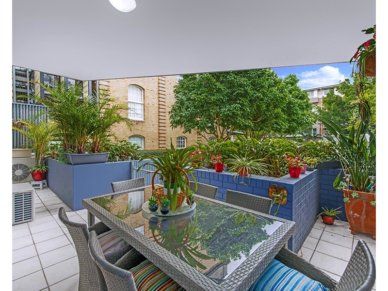 1/10 Vernon Terrace, Teneriffe QLD 4005