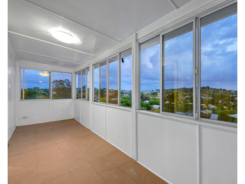 17 Bearsden Avenue, Newmarket QLD 4051