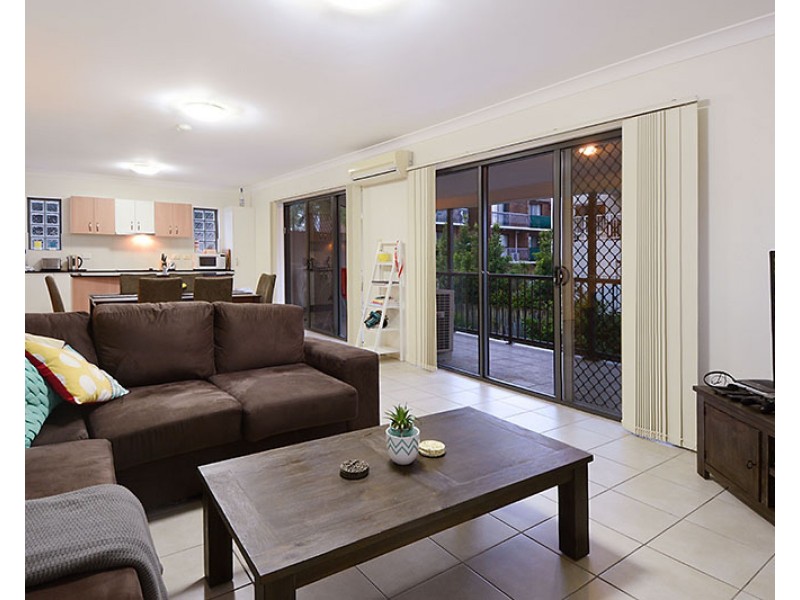 2/397 Rode Road, Chermside QLD 4032