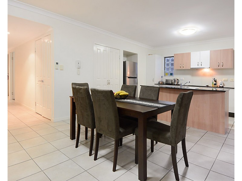 2/397 Rode Road, Chermside QLD 4032