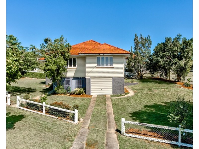 11 Bank Street, Windsor QLD 4030