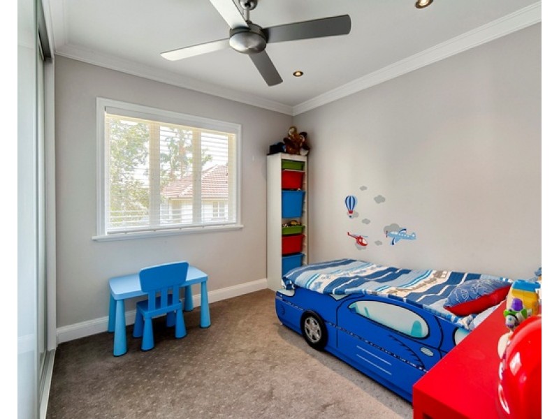 11 Bank Street, Windsor QLD 4030