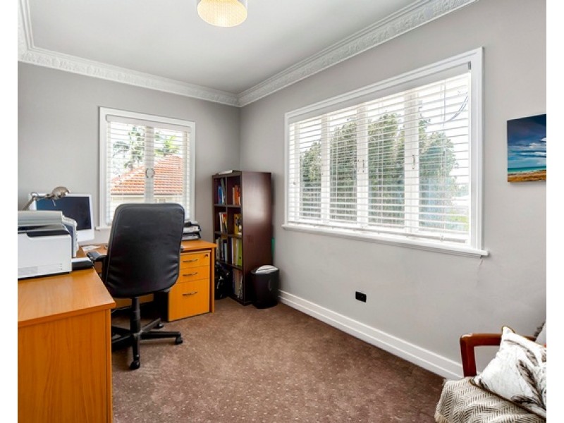 11 Bank Street, Windsor QLD 4030