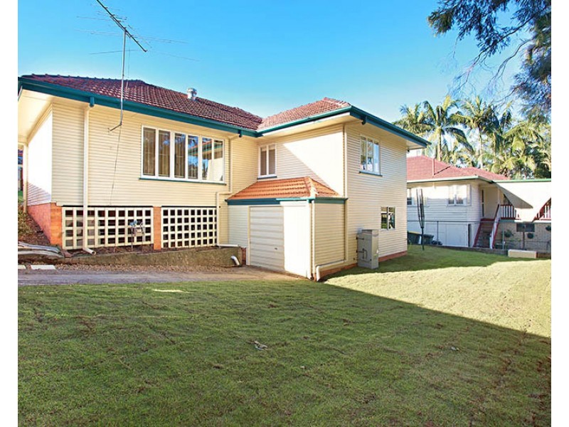 1 Deramore Street, Wavell Heights QLD 4012