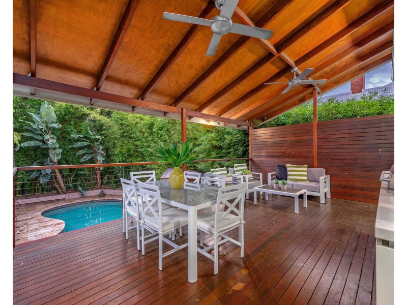 16 London Road, Clayfield QLD 4011