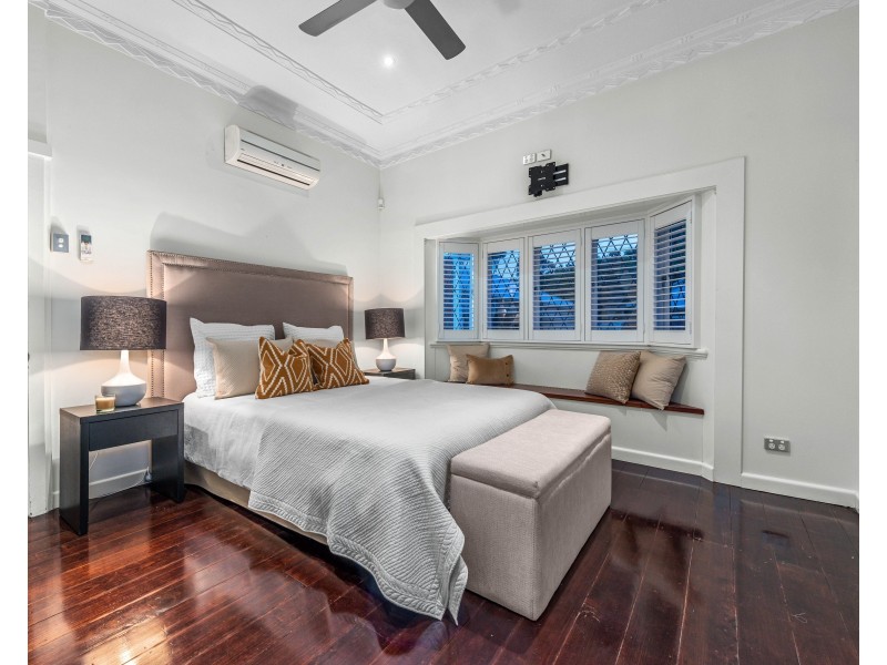 16 London Road, Clayfield QLD 4011