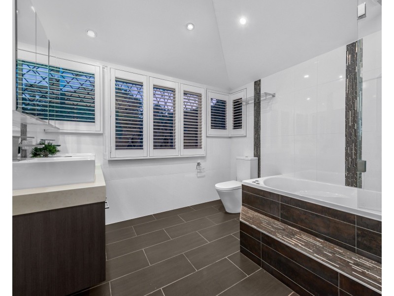 16 London Road, Clayfield QLD 4011