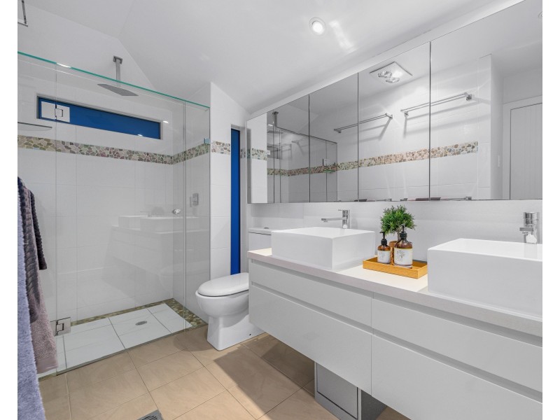 16 London Road, Clayfield QLD 4011