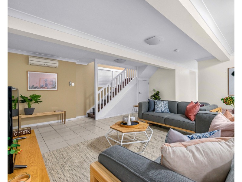 16 London Road, Clayfield QLD 4011